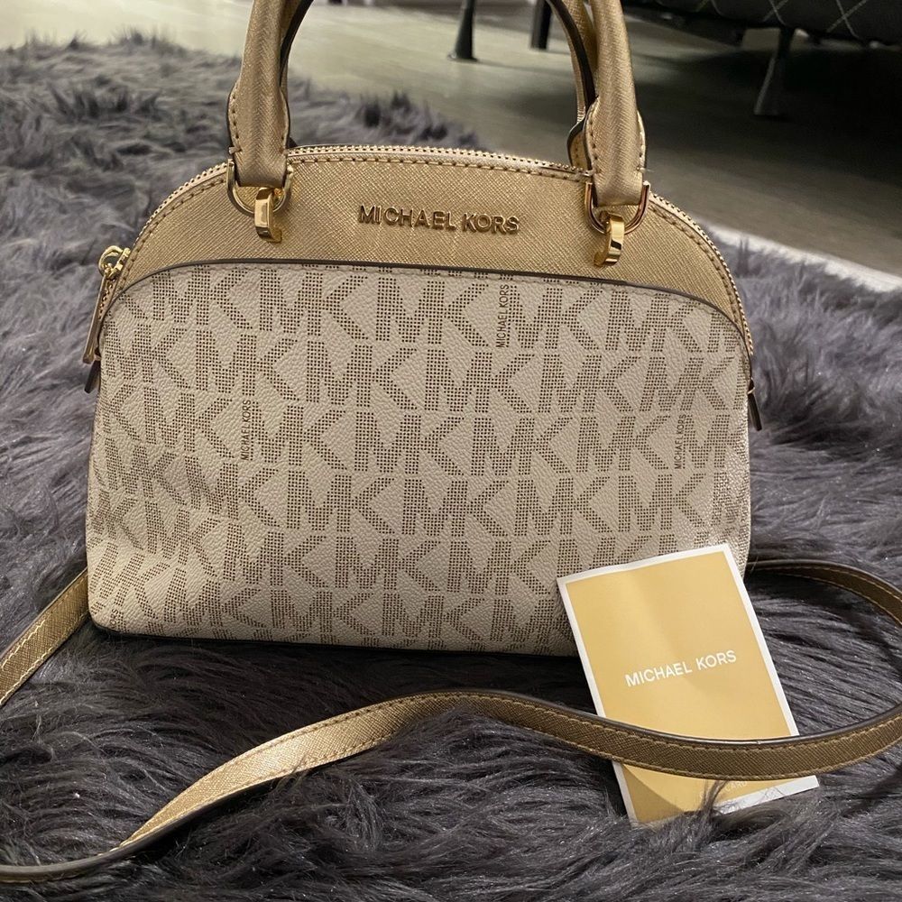 Nwt Michael Kors Emmy white and gold
crossbody - Picture 3 of 12